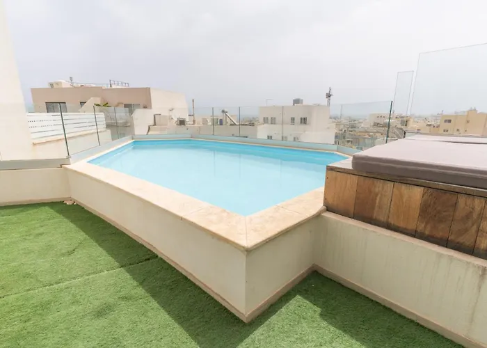 Large With Pool Lägenhet