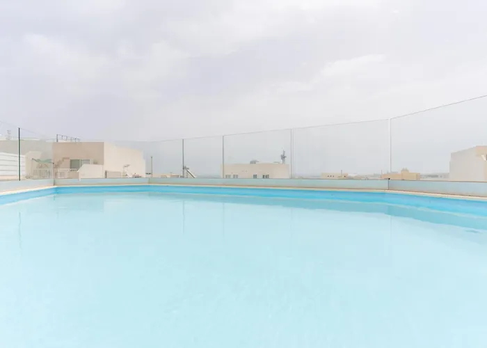 Lägenhet Large With Pool