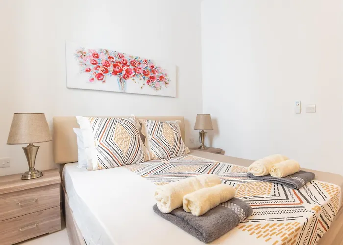 Large With Pool * Is-Swieqi