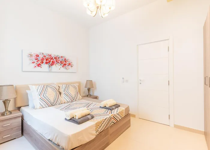 Large With Pool Lägenhet *