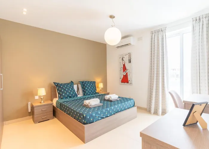 Large With Pool * Is-Swieqi