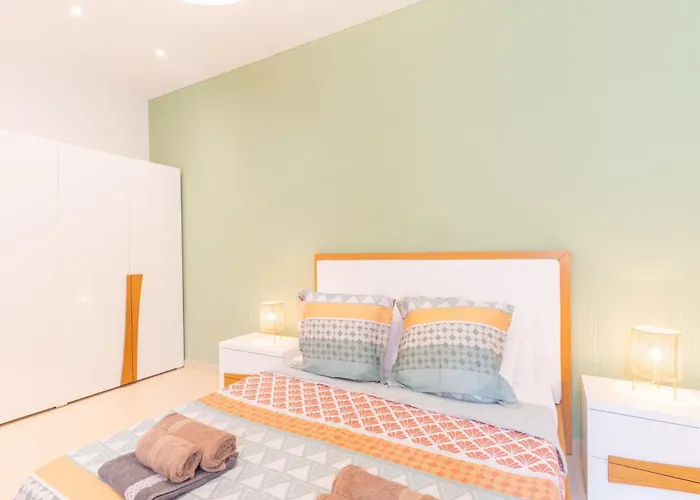 Large With Pool Lägenhet *