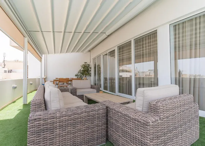 Large With Pool Lägenhet *