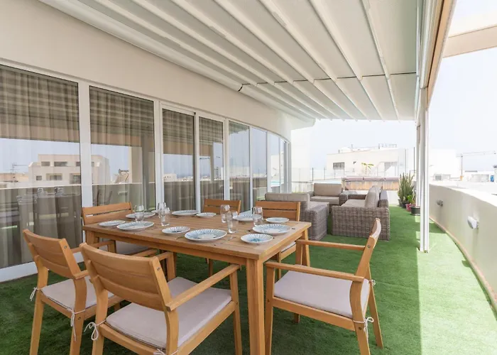 Large With Pool Is-Swieqi