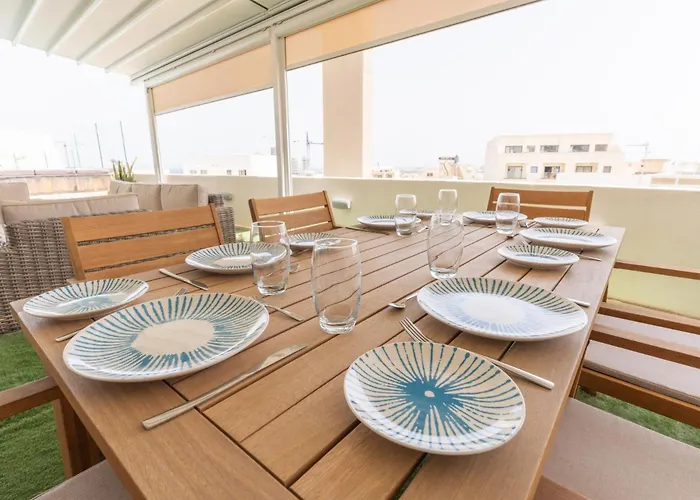 Large With Pool * Is-Swieqi