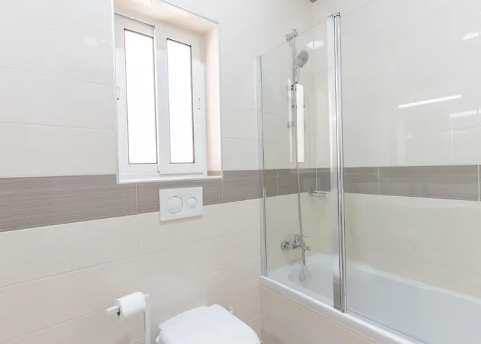 Large With Pool Lägenhet