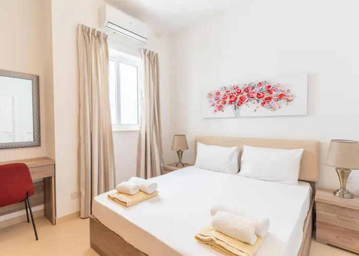 Large With Pool Lägenhet *