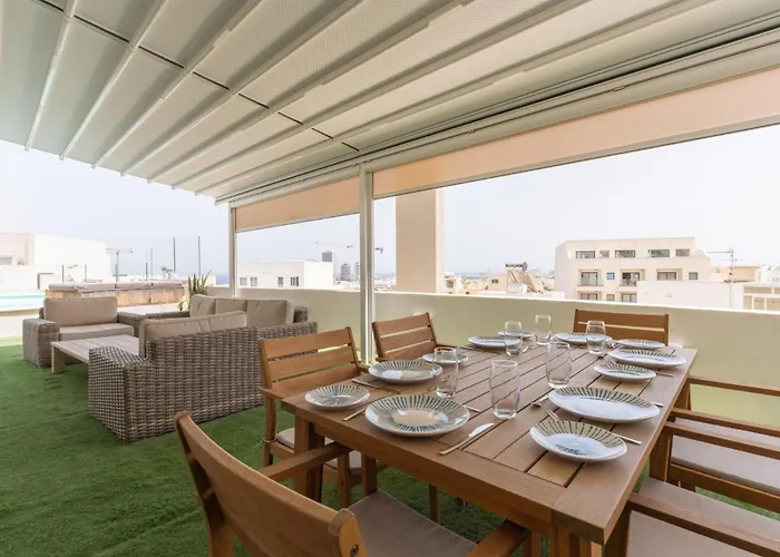 Large With Pool Is-Swieqi