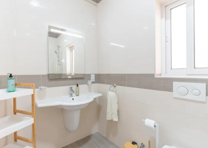 Large With Pool * Is-Swieqi