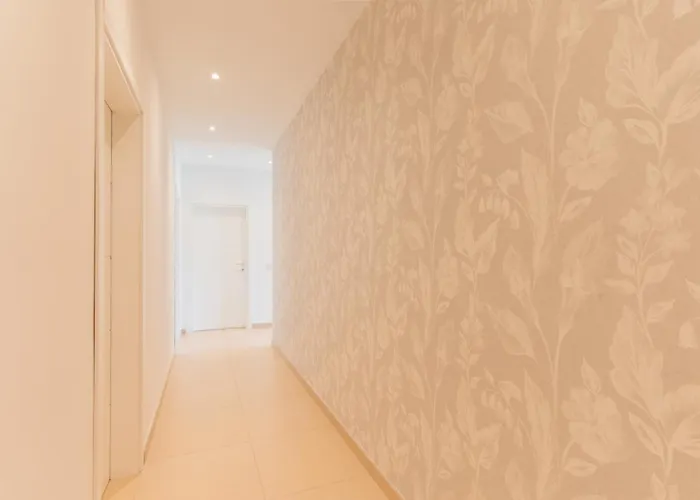 Large With Pool Lägenhet