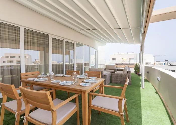 Lägenhet Large With Pool