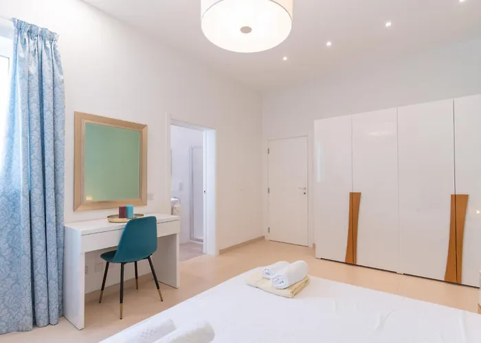 Large With Pool Is-Swieqi