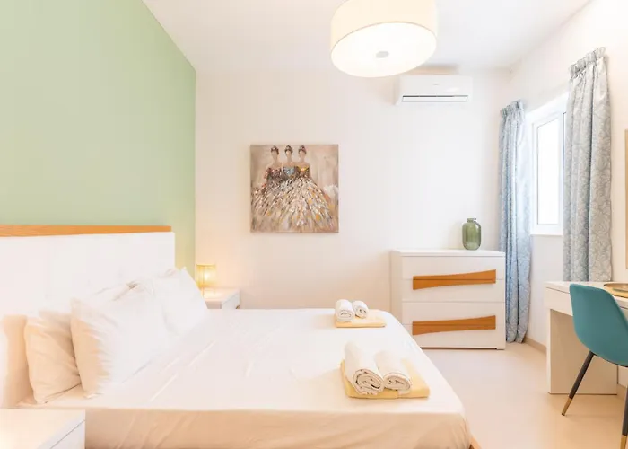 Large With Pool Lägenhet