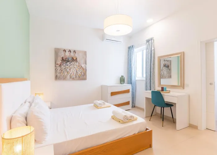 Large With Pool * Is-Swieqi