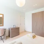 Large With Pool Appartement *