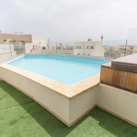Large With Pool Apartment