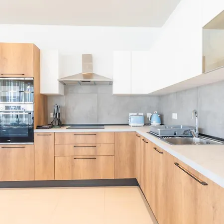 Large With Pool Apartment Is-Swieqi