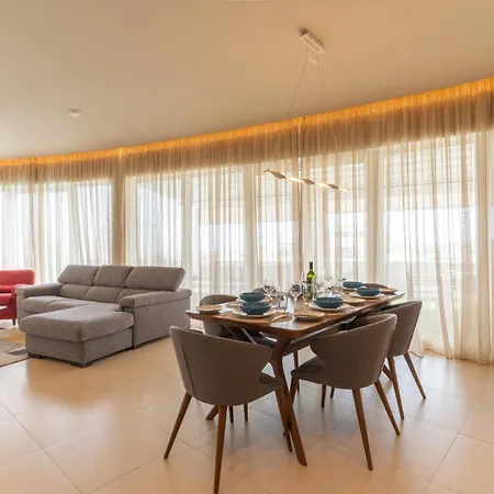 Large With Pool Apartment