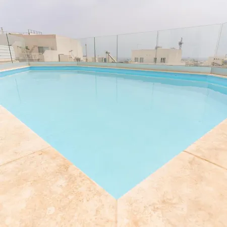 Large With Pool Apartment