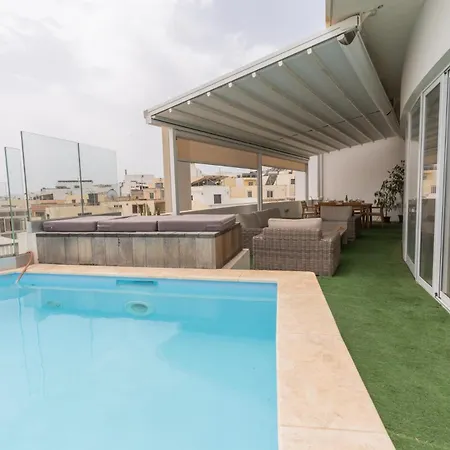 Large With Pool Apartment *