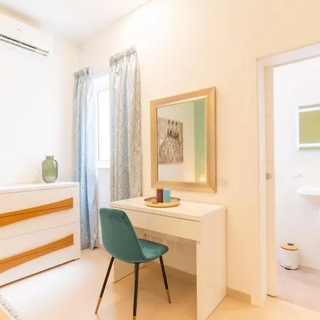 Large With Pool Apartament *