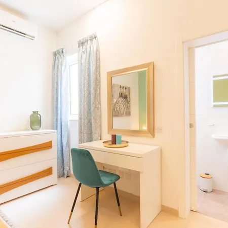 Large With Pool Apartment *