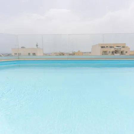 Large With Pool Apartment Is-Swieqi