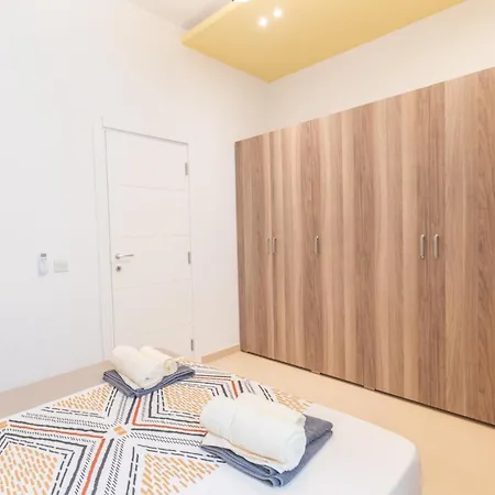 Large With Pool Apartament Is-Swieqi