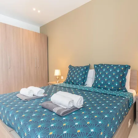 Large With Pool Is-Swieqi