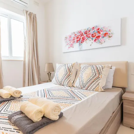 Large With Pool Apartment