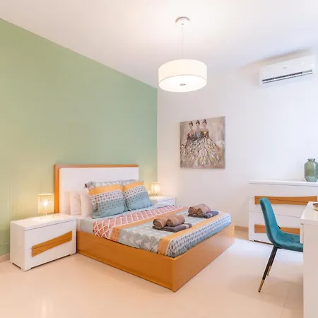 Large With Pool Apartment Is-Swieqi
