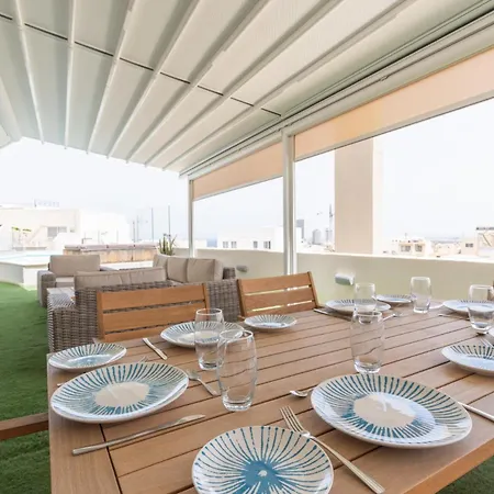 Large With Pool Apartment