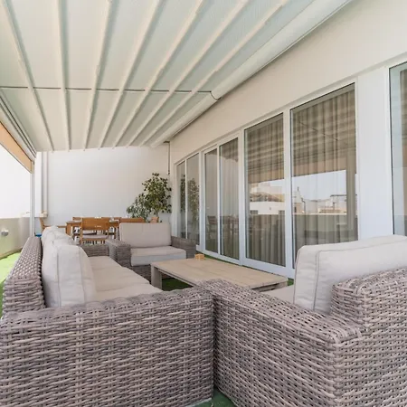 Large With Pool Apartment *