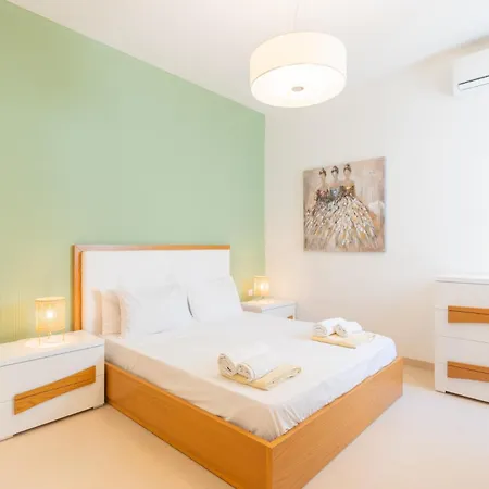 Large With Pool Apartment Is-Swieqi