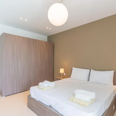 Large With Pool Apartament *