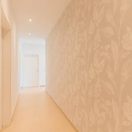 Large With Pool Apartament