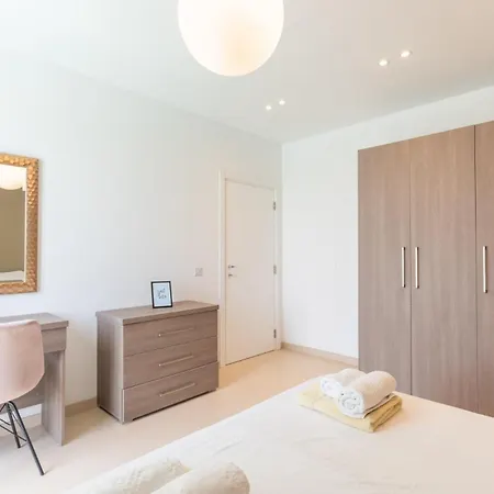 Large With Pool Apartment *