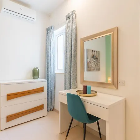 Appartement Large With Pool