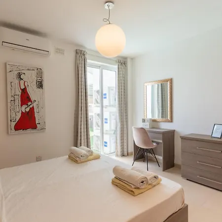 Large With Pool Apartment *
