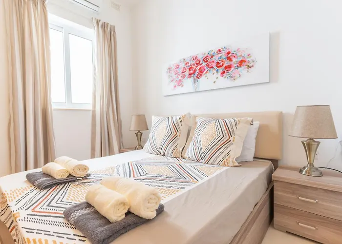 Large With Pool Appartamento